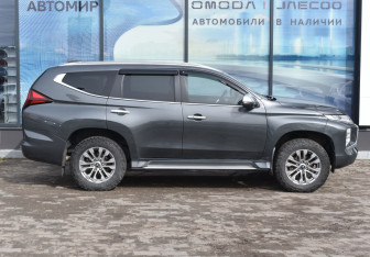 Подержанный автомобиль Mitsubishi Pajero Sport 2021 года (4 фото)