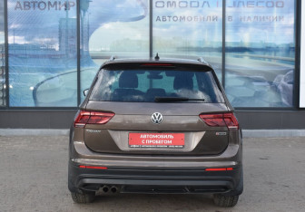 Подержанный автомобиль Volkswagen Tiguan 2020 года (6 фото)