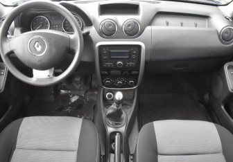 Подержанный автомобиль Renault Duster 2014 года (12 фото)