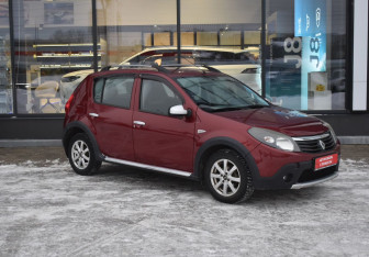 Подержанный автомобиль Renault Sandero 2012 года (3 фото)