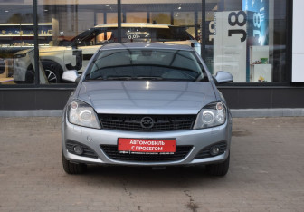 Подержанный автомобиль Opel Astra Hatchback 2010 года (2 фото)