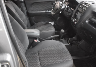 Подержанный автомобиль Kia Sportage 2006 года (10 фото)