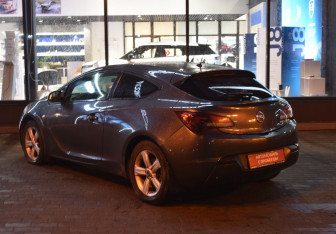 Подержанный автомобиль Opel Astra Hatchback 2012 года (7 фото)