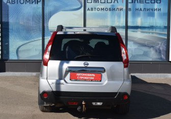 Подержанный автомобиль Nissan X-Trail 2012 года (6 фото)