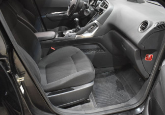 Подержанный автомобиль Peugeot 3008 2012 года (10 фото)