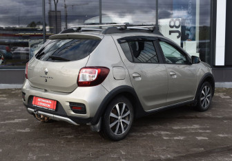 Подержанный автомобиль Renault Sandero 2018 года (5 фото)