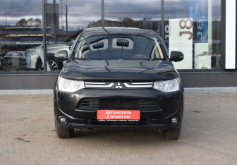Подержанный автомобиль Mitsubishi Outlander 2012 года (2 фото)