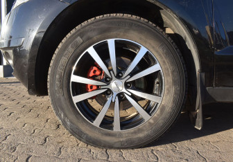 Подержанный автомобиль Geely Emgrand X7 2014 года (10 фото)