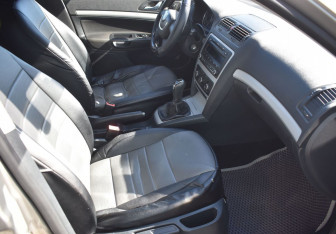 Подержанный автомобиль Skoda Octavia Liftback 2012 года (10 фото)