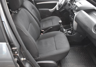 Подержанный автомобиль Nissan Terrano 2016 года (10 фото)