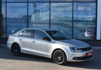 Подержанный автомобиль Volkswagen Jetta Sedan 2011 года (3 фото)