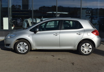 Подержанный автомобиль Toyota Auris Hatchback 2008 года (8 фото)