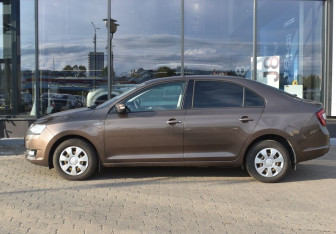 Подержанный автомобиль Skoda Rapid Liftback 2019 года (8 фото)