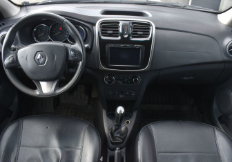 Подержанный автомобиль Renault Logan Sedan 2014 года (12 фото)