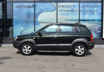 Подержанный автомобиль Hyundai Tucson 2007 года (8 фото)