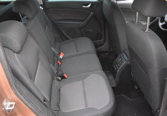 Подержанный автомобиль Skoda Yeti 2012 года (11 фото)