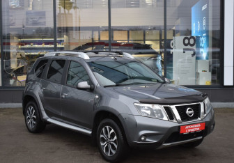 Подержанный автомобиль Nissan Terrano 2017 года (3 фото)
