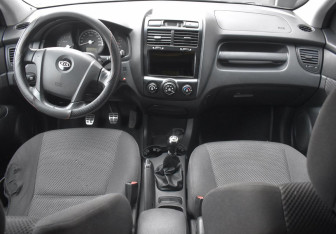 Подержанный автомобиль Kia Sportage 2007 года (12 фото)