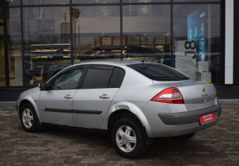 Подержанный автомобиль Renault Megane Sedan 2006 года (7 фото)