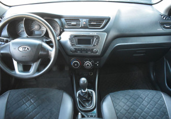 Подержанный автомобиль Kia Rio Sedan 2012 года (12 фото)