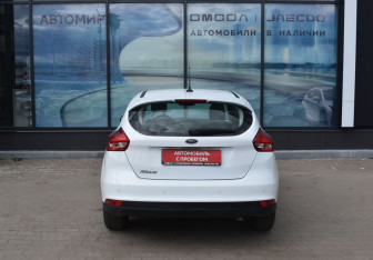 Подержанный автомобиль Ford Focus Hatchback 2018 года (6 фото)