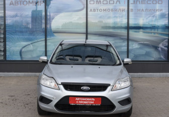 Подержанный автомобиль Ford Focus Sedan 2010 года (2 фото)