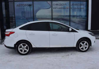 Подержанный автомобиль Ford Focus Sedan 2012 года (4 фото)