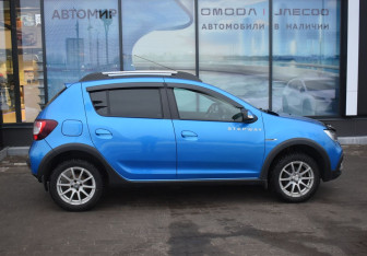 Подержанный автомобиль Renault Sandero 2018 года (4 фото)