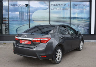 Подержанный автомобиль Toyota Corolla Sedan 2013 года (5 фото)