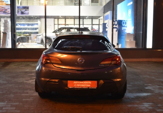 Подержанный автомобиль Opel Astra Hatchback 2012 года (6 фото)