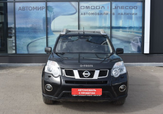 Подержанный автомобиль Nissan X-Trail 2013 года (2 фото)