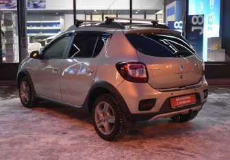 Подержанный автомобиль Renault Sandero 2019 года (7 фото)