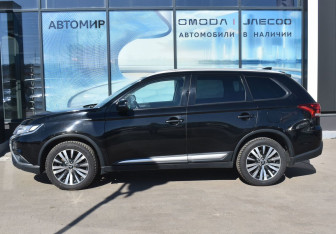 Подержанный автомобиль Mitsubishi Outlander 2019 года (8 фото)
