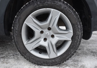 Подержанный автомобиль Renault Logan Sedan 2019 года (9 фото)