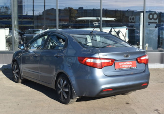 Подержанный автомобиль Kia Rio Sedan 2012 года (7 фото)