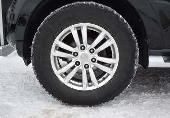 Подержанный автомобиль Mitsubishi Pajero 2013 года (9 фото)