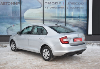 Подержанный автомобиль Skoda Rapid Liftback 2017 года (7 фото)