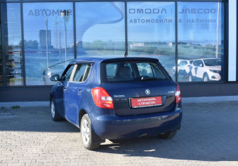 Подержанный автомобиль Skoda Fabia Hatchback 2014 года (7 фото)