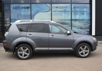 Подержанный автомобиль Mitsubishi Outlander 2007 года (4 фото)