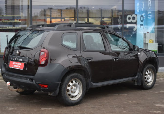 Подержанный автомобиль Renault Duster 2017 года (5 фото)