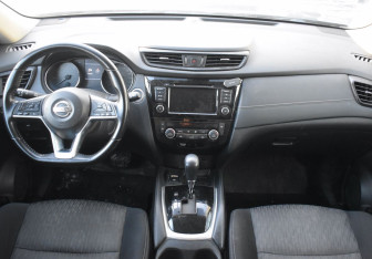 Подержанный автомобиль Nissan X-Trail 2020 года (12 фото)