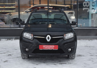 Подержанный автомобиль Renault Sandero 2016 года (2 фото)