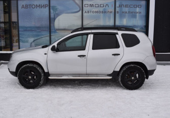 Подержанный автомобиль Renault Duster 2015 года (8 фото)