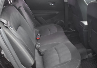 Подержанный автомобиль Nissan Qashqai 2013 года (11 фото)