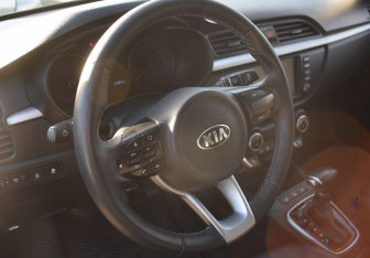 Подержанный автомобиль Kia Rio Hatchback 2019 года (13 фото)