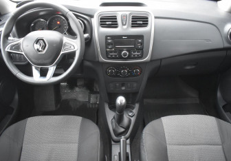 Подержанный автомобиль Renault Logan Sedan 2019 года (12 фото)