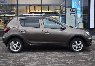 Подержанный автомобиль Renault Sandero 2018 года (4 фото)