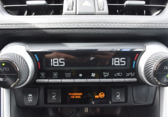 Подержанный автомобиль Toyota RAV4 2021 года (18 фото)