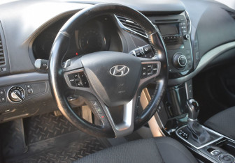 Подержанный автомобиль Hyundai i40 Sedan 2013 года (13 фото)