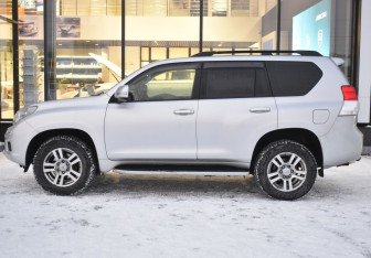 Подержанный автомобиль Toyota Land Cruiser Prado 2010 года (8 фото)